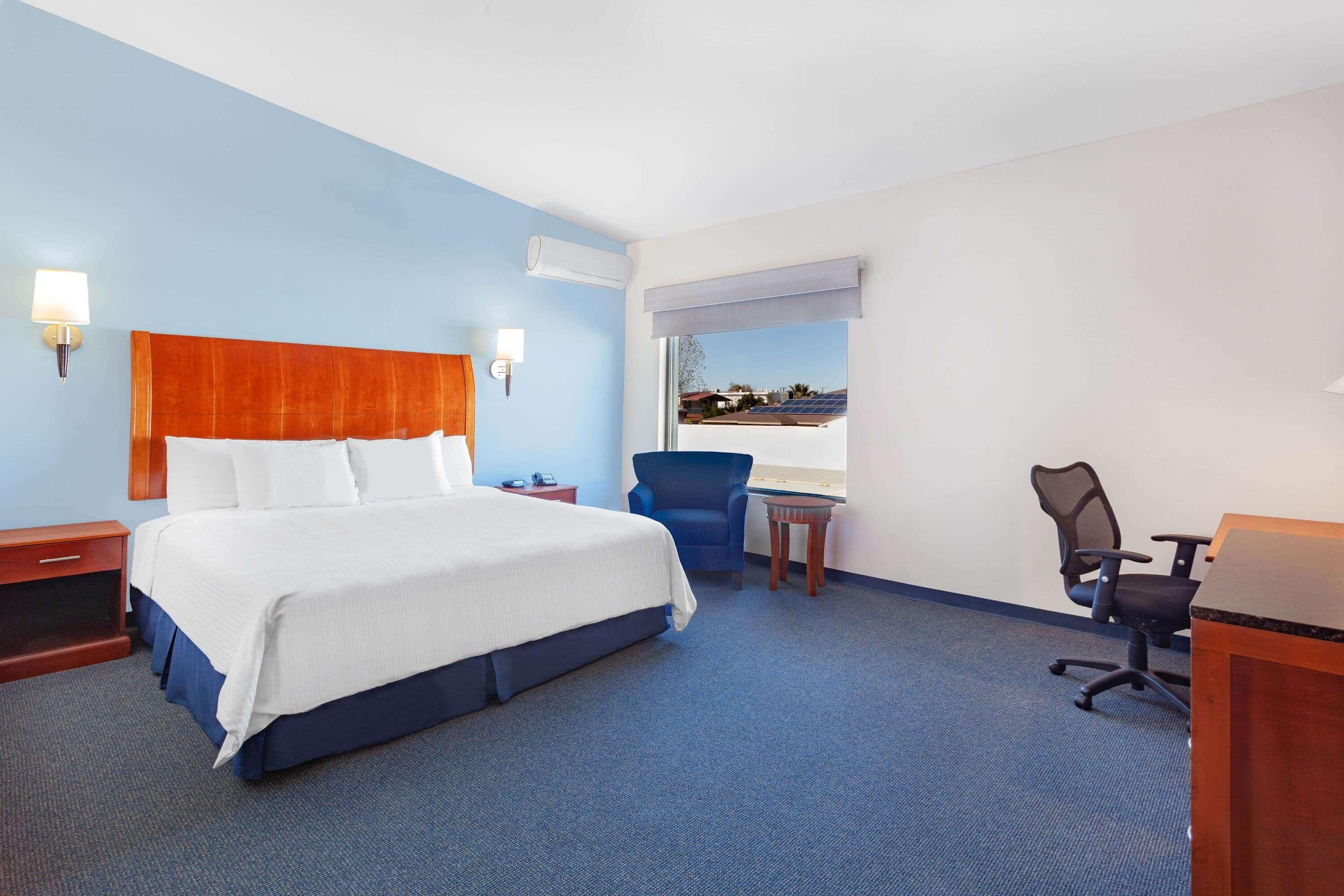 Days Inn By Wyndham Piedras Negras Bagian luar foto
