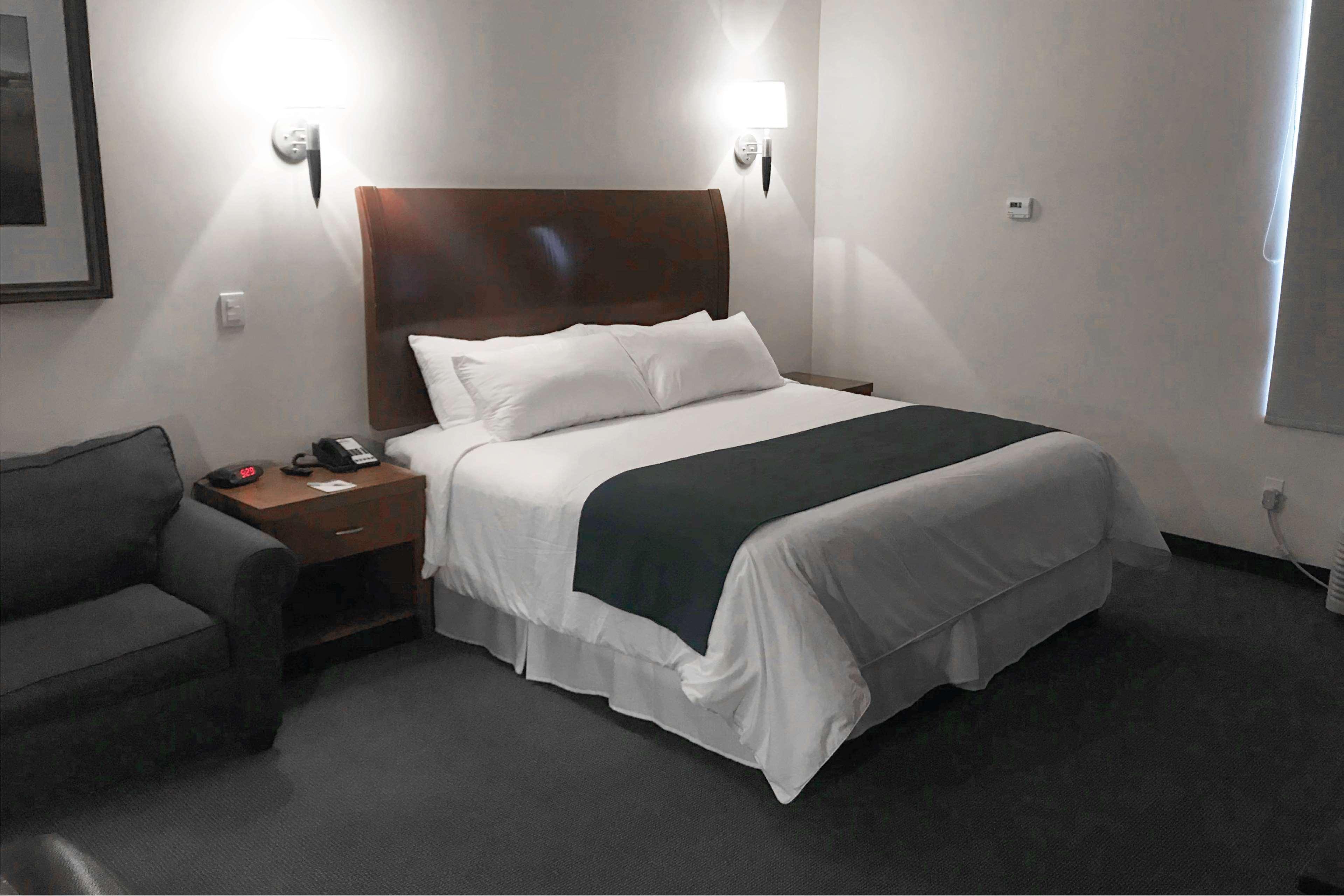 Days Inn By Wyndham Piedras Negras Bagian luar foto