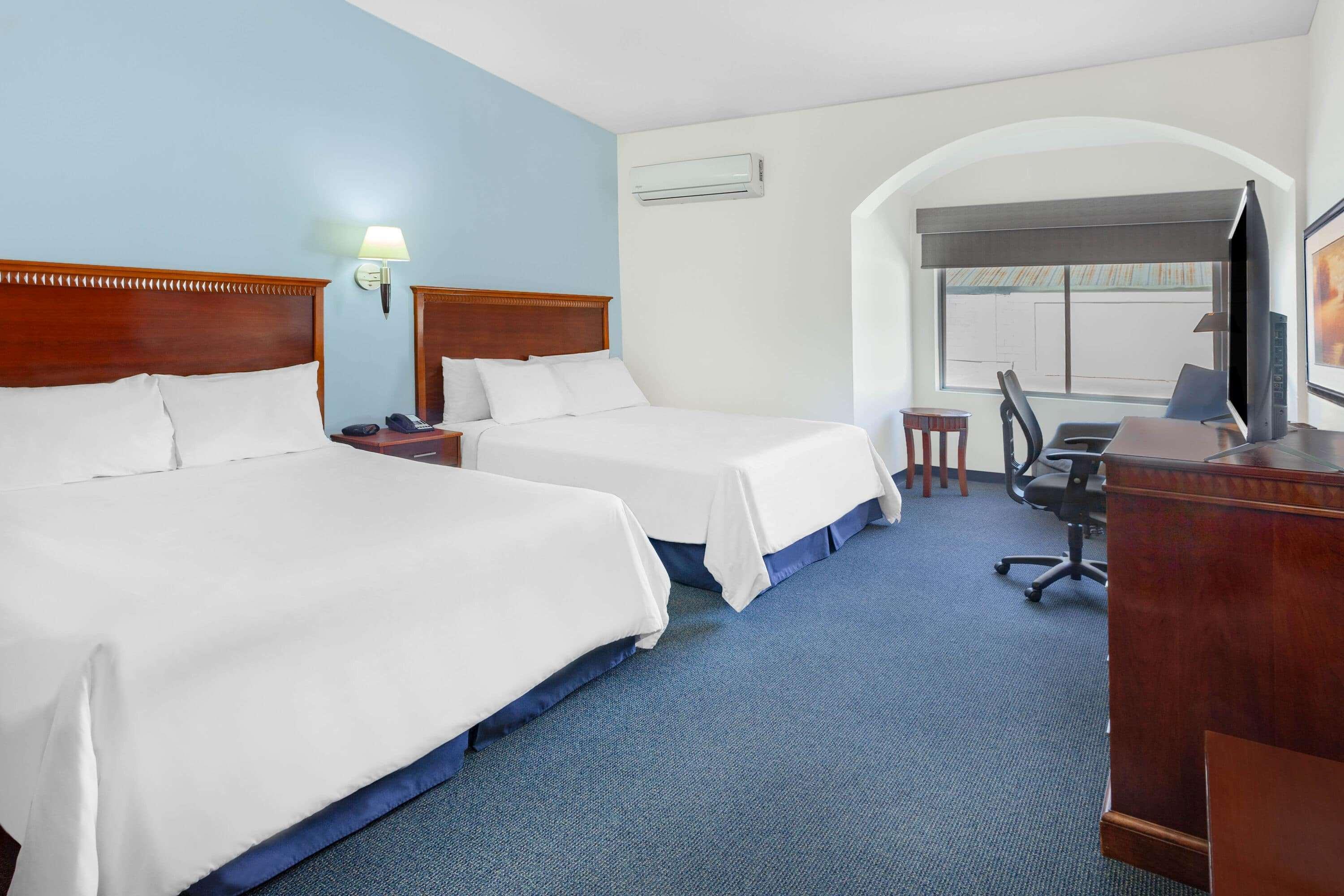 Days Inn By Wyndham Piedras Negras Bagian luar foto