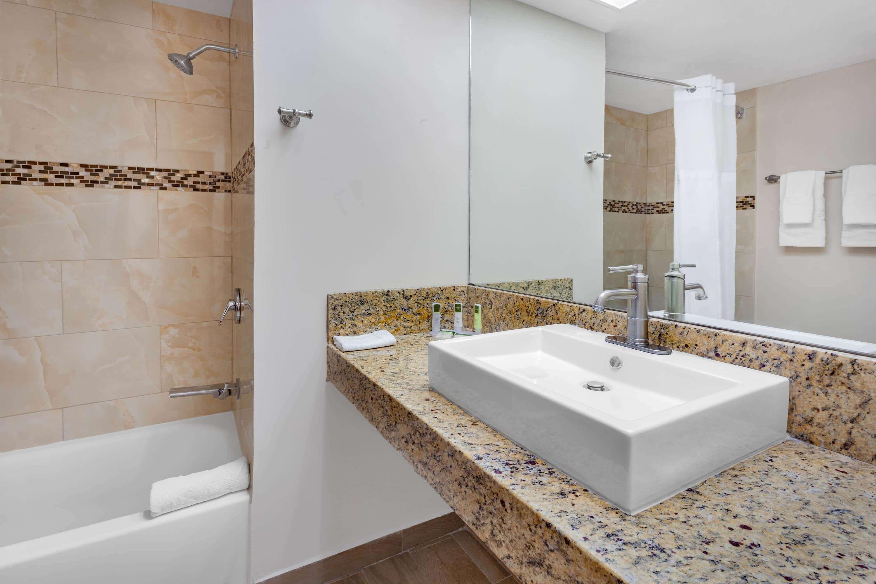 Days Inn By Wyndham Piedras Negras Bagian luar foto