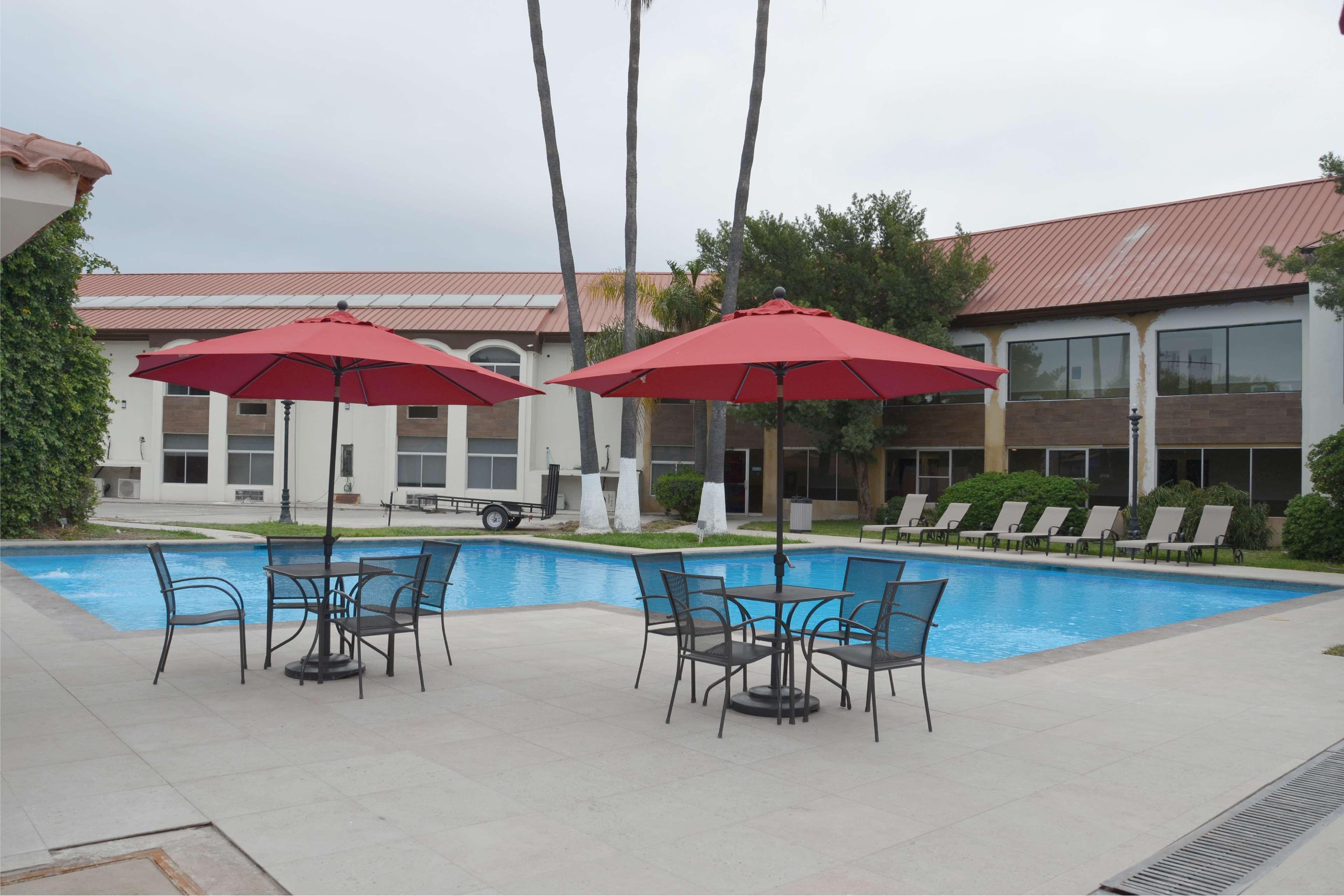 Days Inn By Wyndham Piedras Negras Bagian luar foto