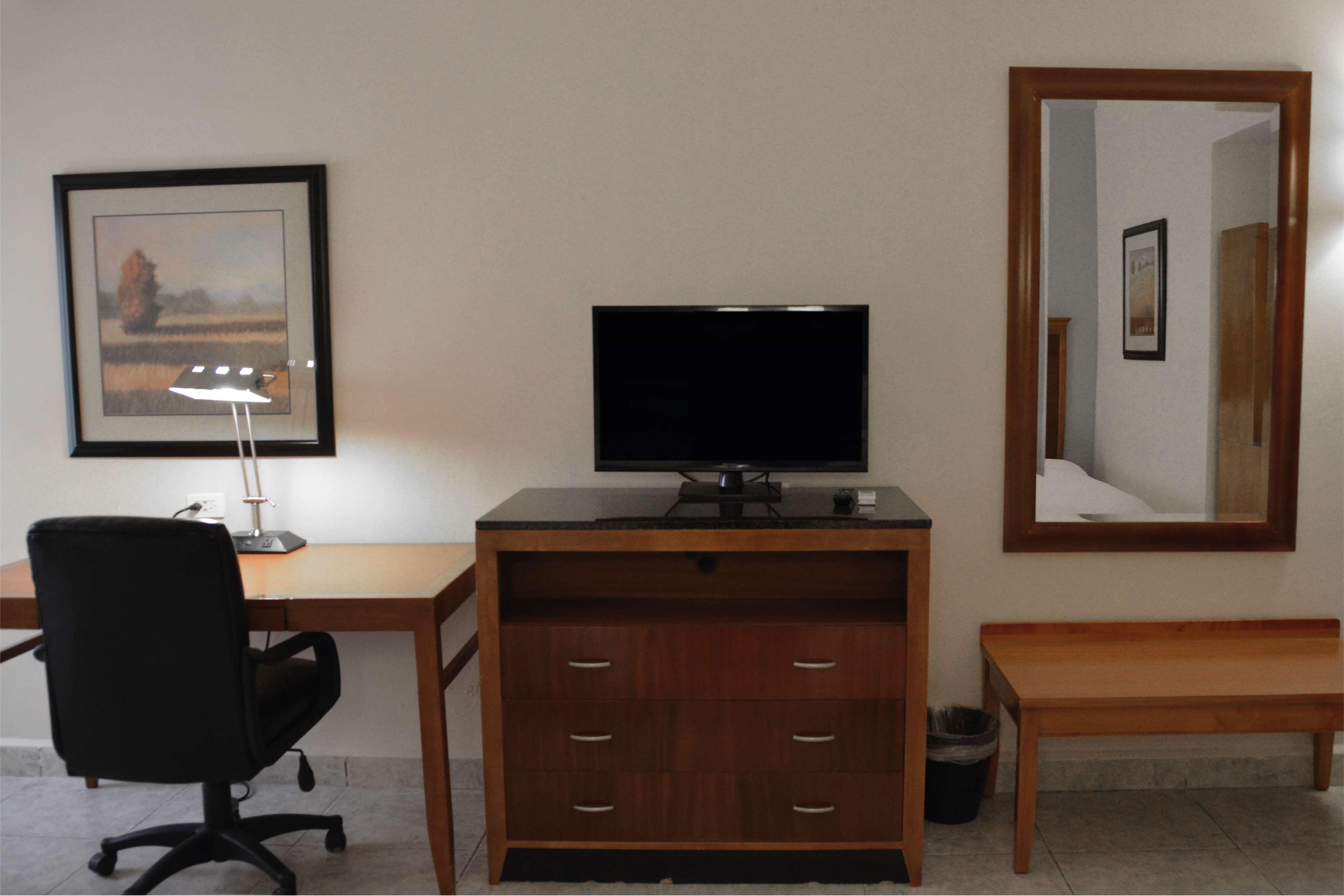 Days Inn By Wyndham Piedras Negras Bagian luar foto