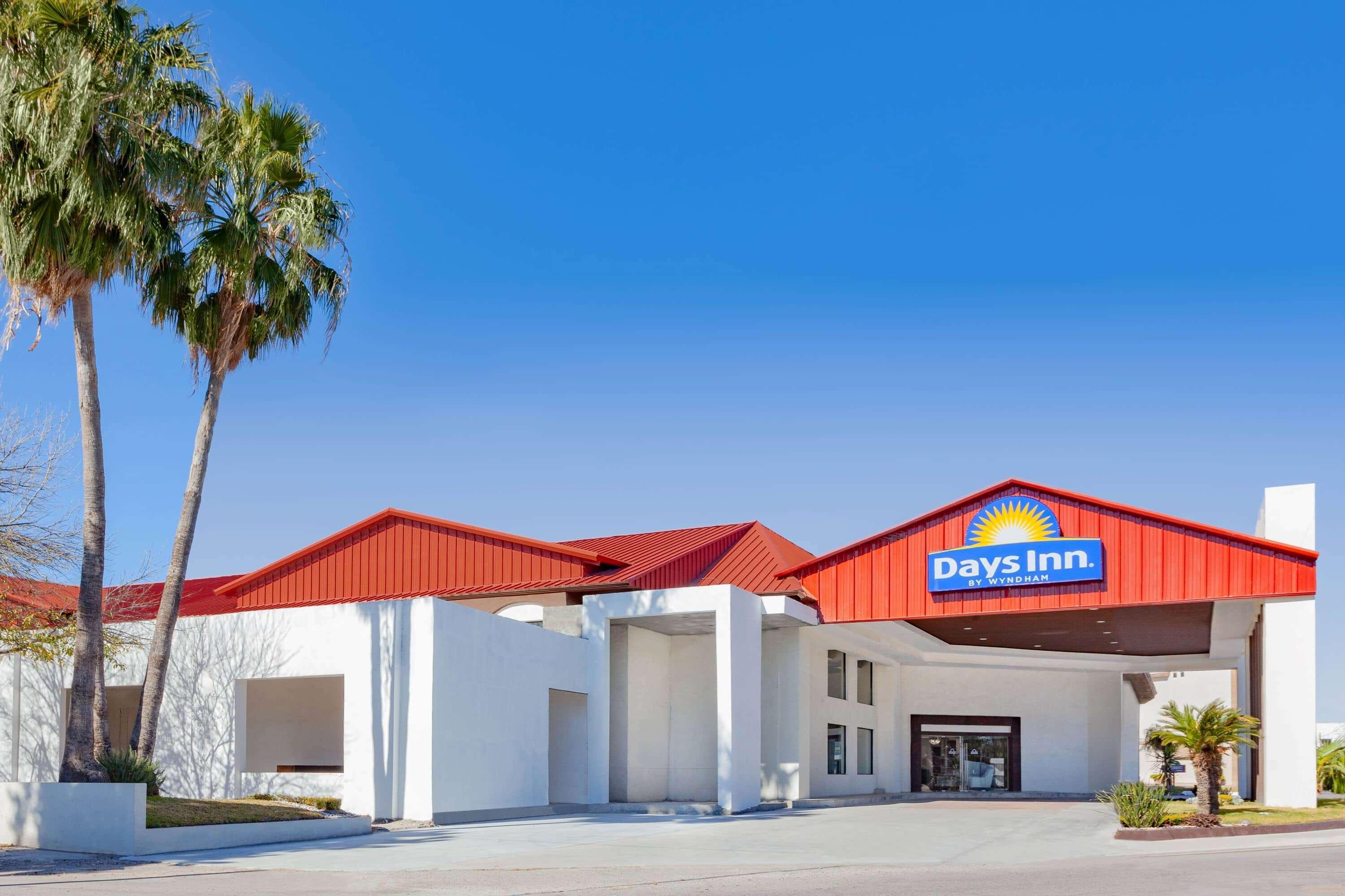 Days Inn By Wyndham Piedras Negras Bagian luar foto